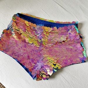 ROSA BLOOM Gigi Sequin Hotpants in Orchid.